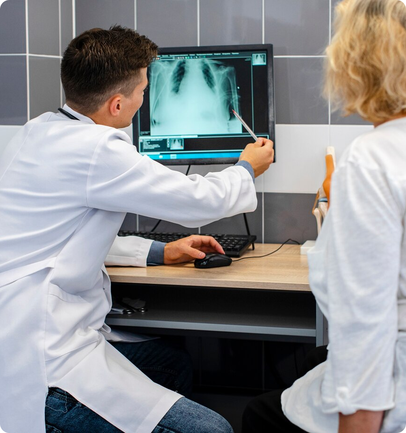 Doctors reviewing scan